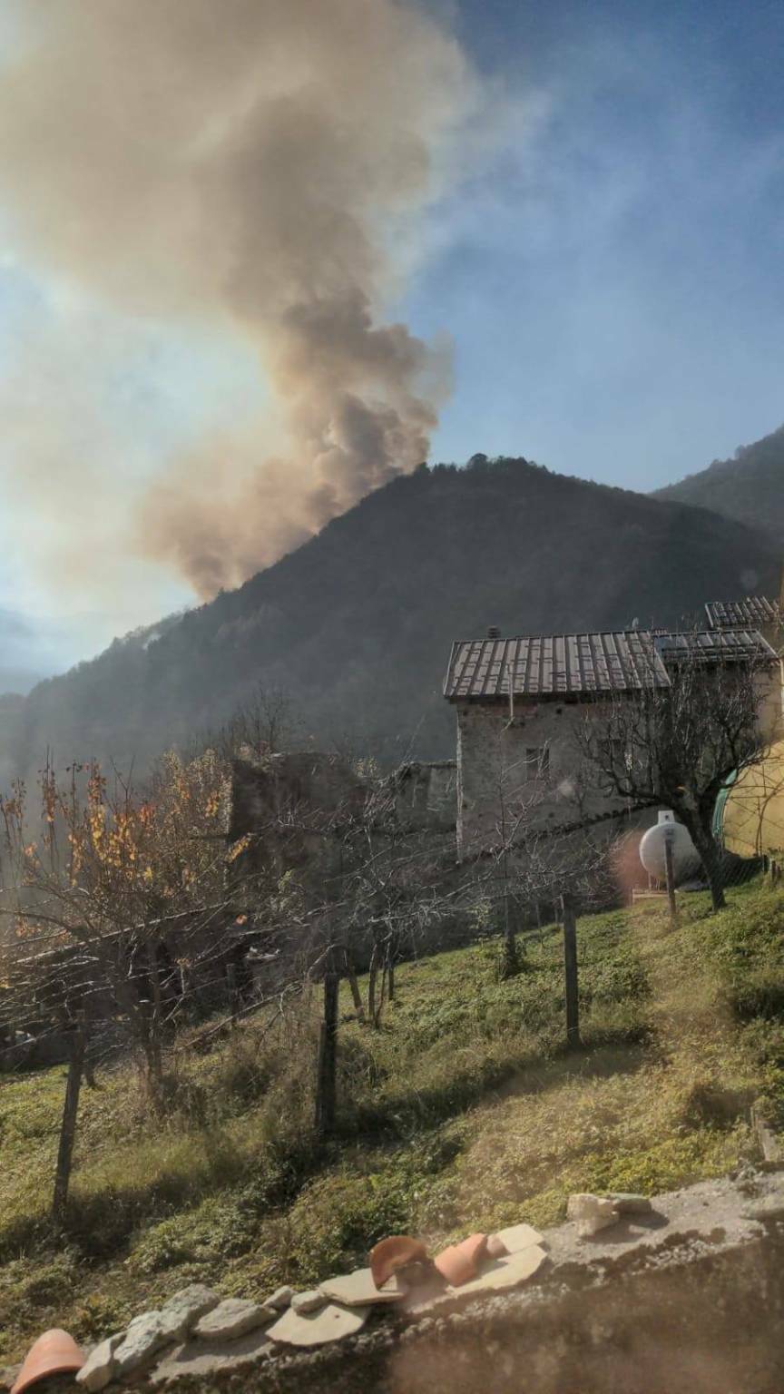 Boschi in fiamme a Roccaforte Mondovì, in località Sant’Anna di Prea