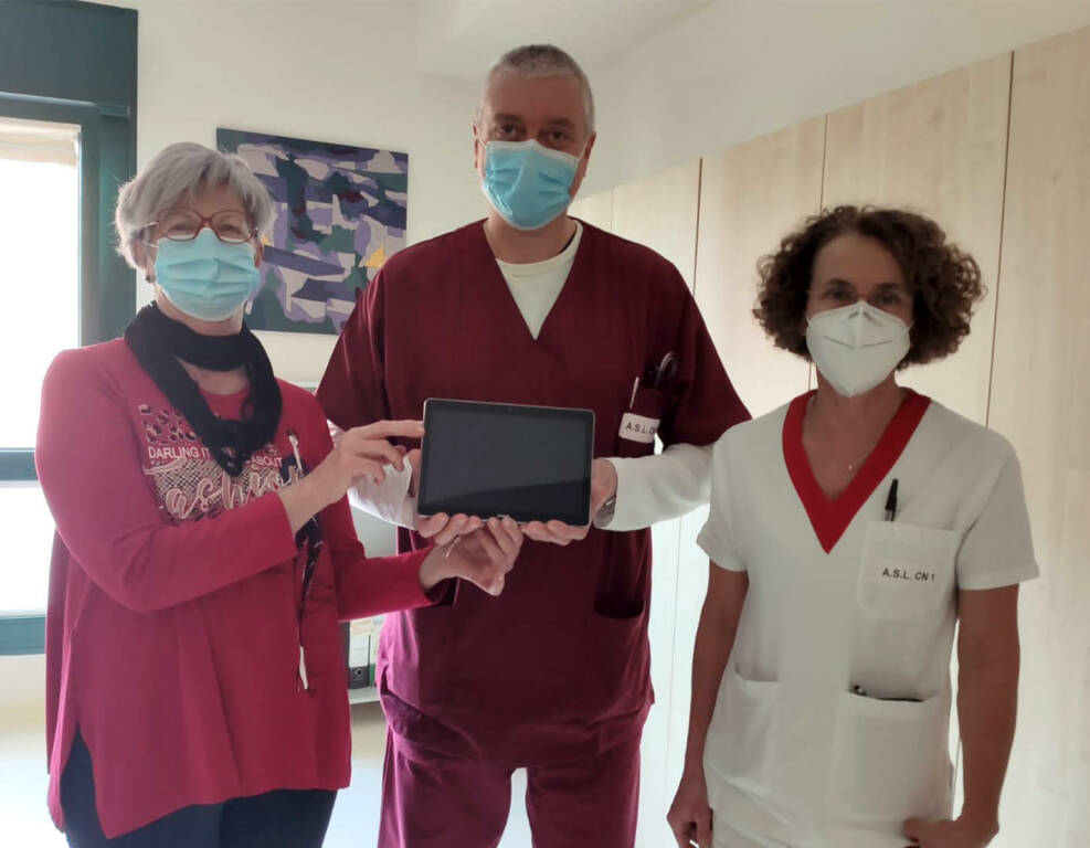 Associazione “Amici del cuore” di Fossano-Mondovì regala un tablet al reparto di cardiologia dell’Ospedale monregalese