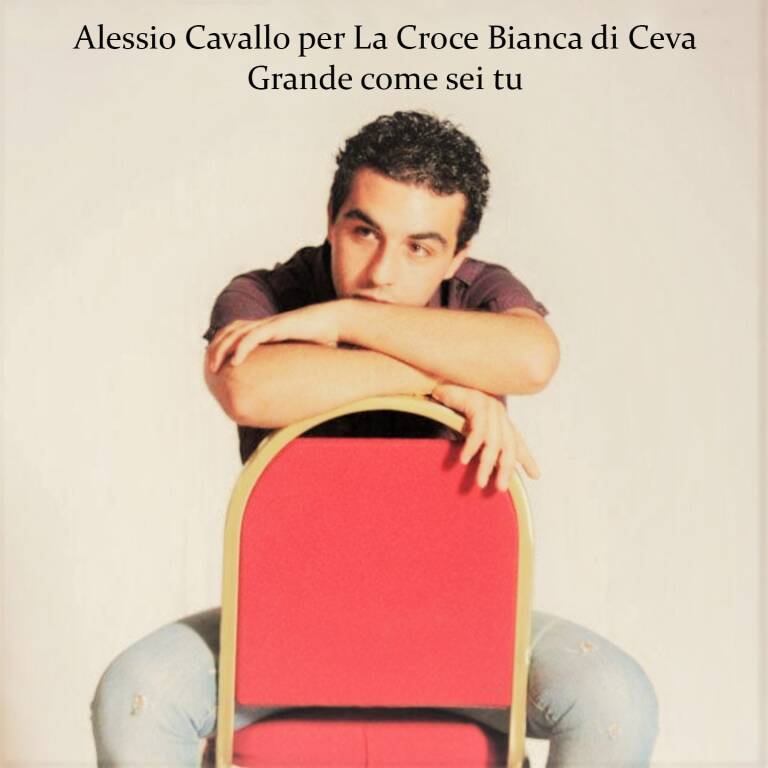 “Grande come sei tu”: Alessio Cavallo canta il suo regalo di Natale per la Croce Bianca di Ceva