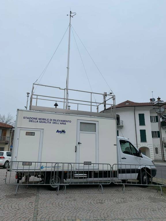 Unità mobile di ARPA Piemonte a Genola per rilevare la qualità dell’aria