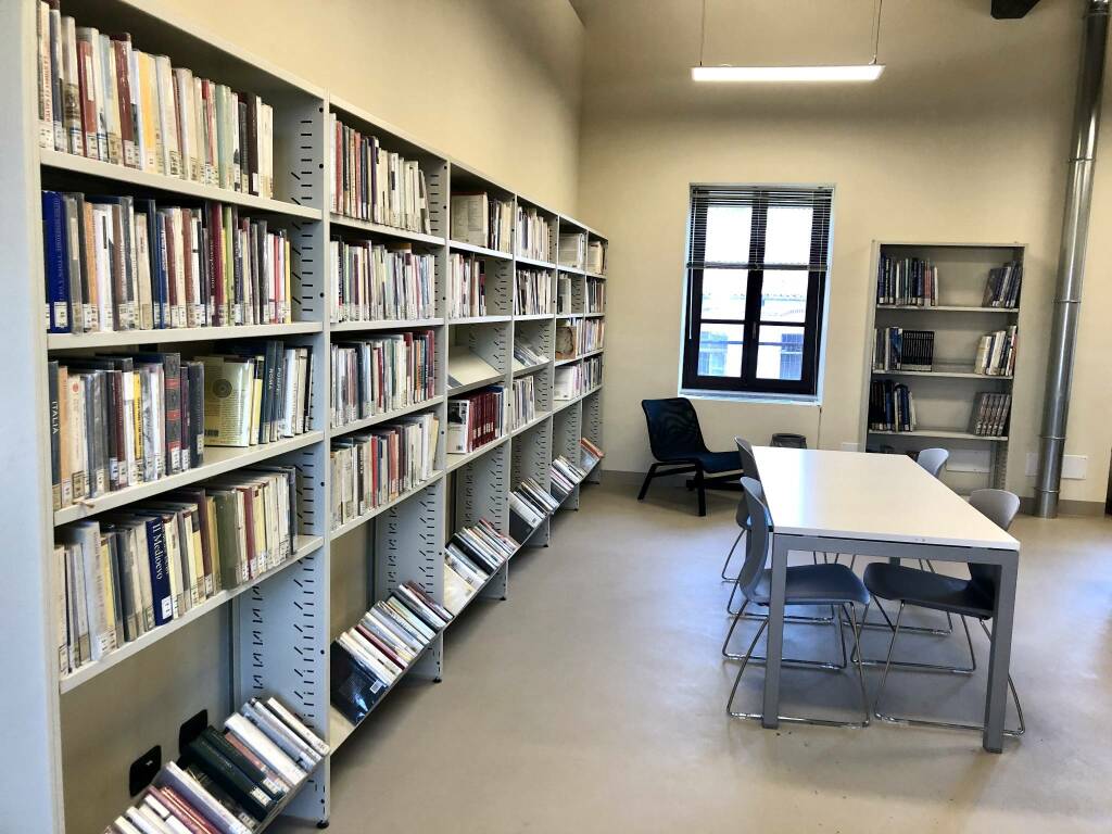Taglio del nastro per la nuova biblioteca civica di Saluzzo