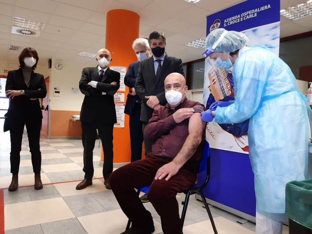 V-Day, inoculate a Cuneo le prime dosi del vaccino anti-Covid