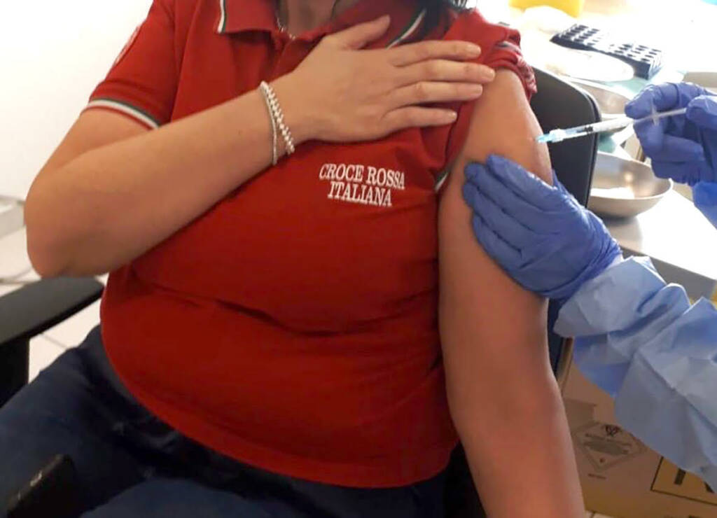 Mondovì: iniziate le vaccinazioni a volontari, dipendenti Cri e crocerossine