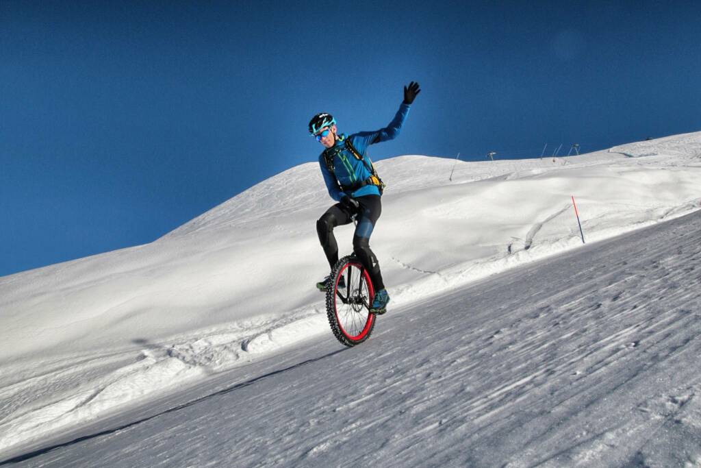 Marco Liprandi monociclo sulla neve