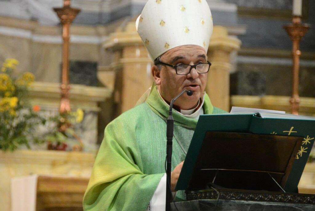 Alba, gli auguri del vescovo Brunetti: “Il Risorto ci guidi dalle tenebre della pandemia alla luce di Pasqua”