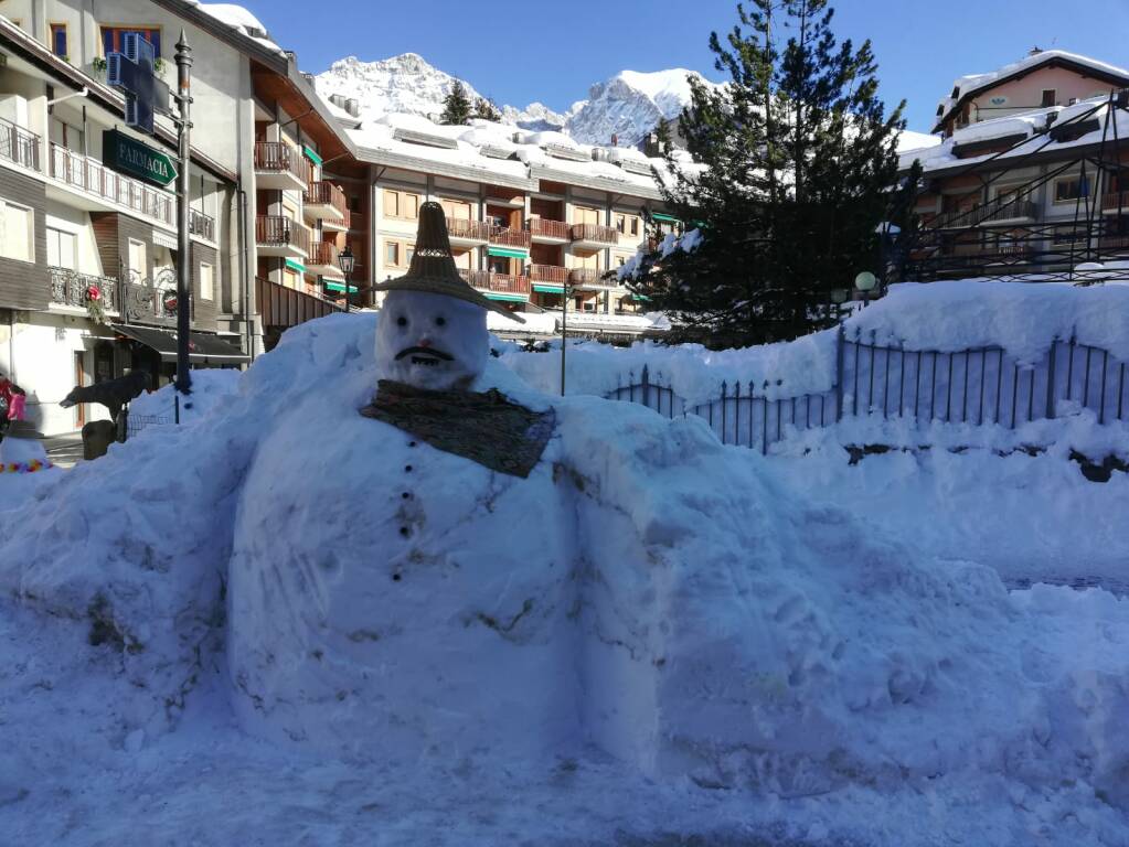 Limone Piemonte, la gara dei pupazzi di neve è un successo: alcuni sono vere opere d’arte