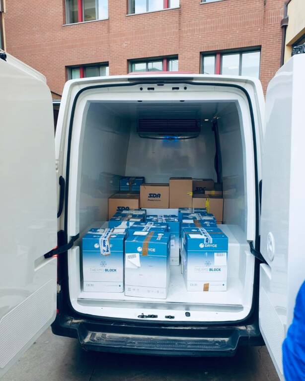 Il vaccino AstraZeneca è arrivato in Piemonte: le immagini della consegna