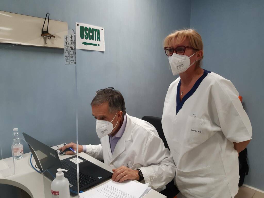 Il dr. Blengini scende in pista nei centri vaccinali di Savigliano e Mondovì