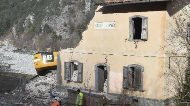 Cuneo-Ventimiglia-Nizza, ferrovie francesi abbattono il casello 08 di Tenda