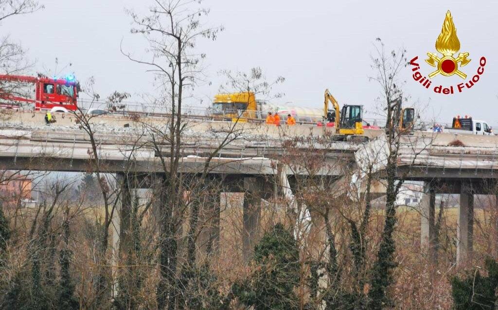 Sarebbero fuori pericolo i due operai caduti ieri dal viadotto dell’A6 a Mondovì