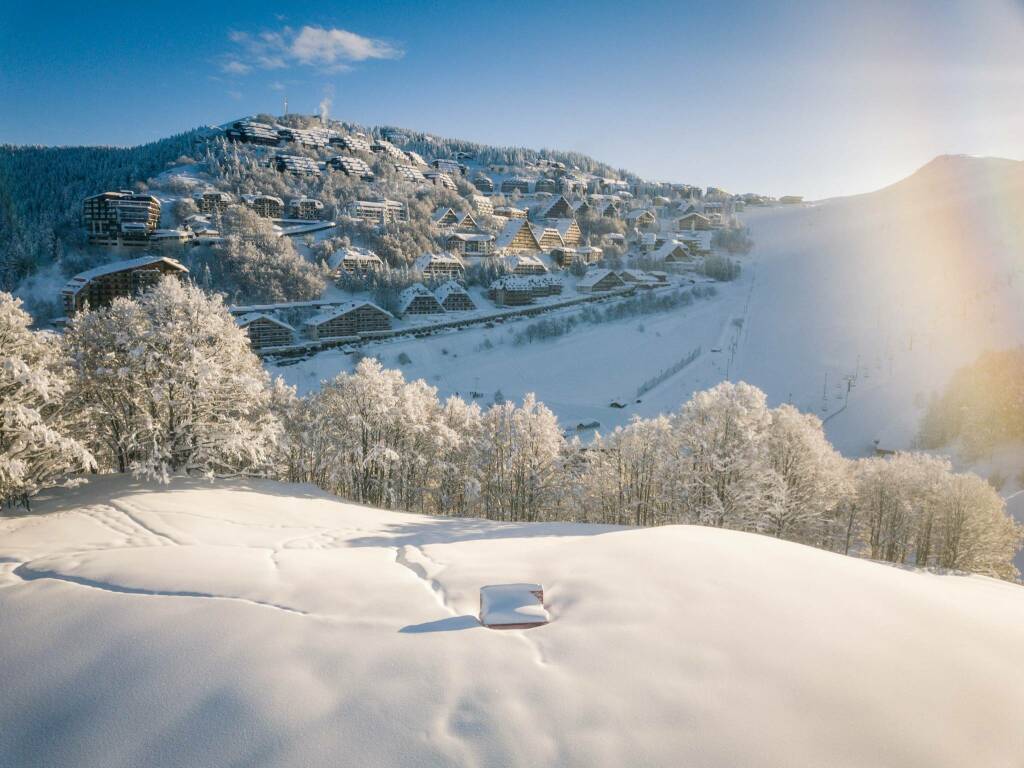 La montagna si ribella: serrande abbassate lunedì a Prato Nevoso contro lo stop allo sci