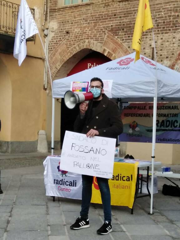 Radicali Cuneo in sit-in a Fossano