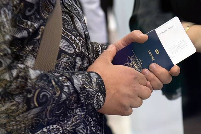 Cuneo, cittadino della Guinea all’ufficio immigazione con passaporto falso: arrestato