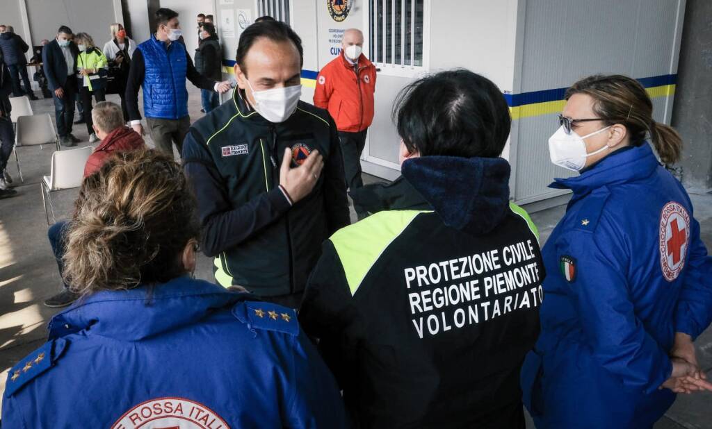 Fossano, Cirio visita il centro dove i volontari riceveranno la prima dose di vaccino anti-covid