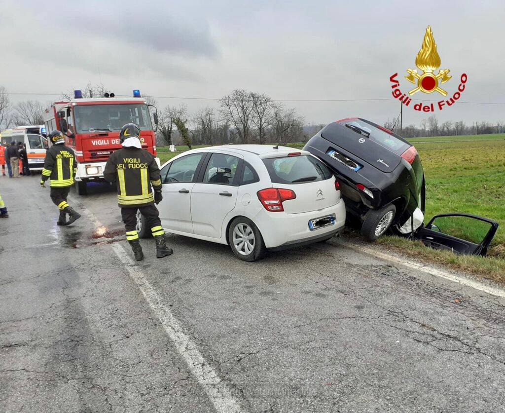 Frontale tra due auto a Bene Vagienna