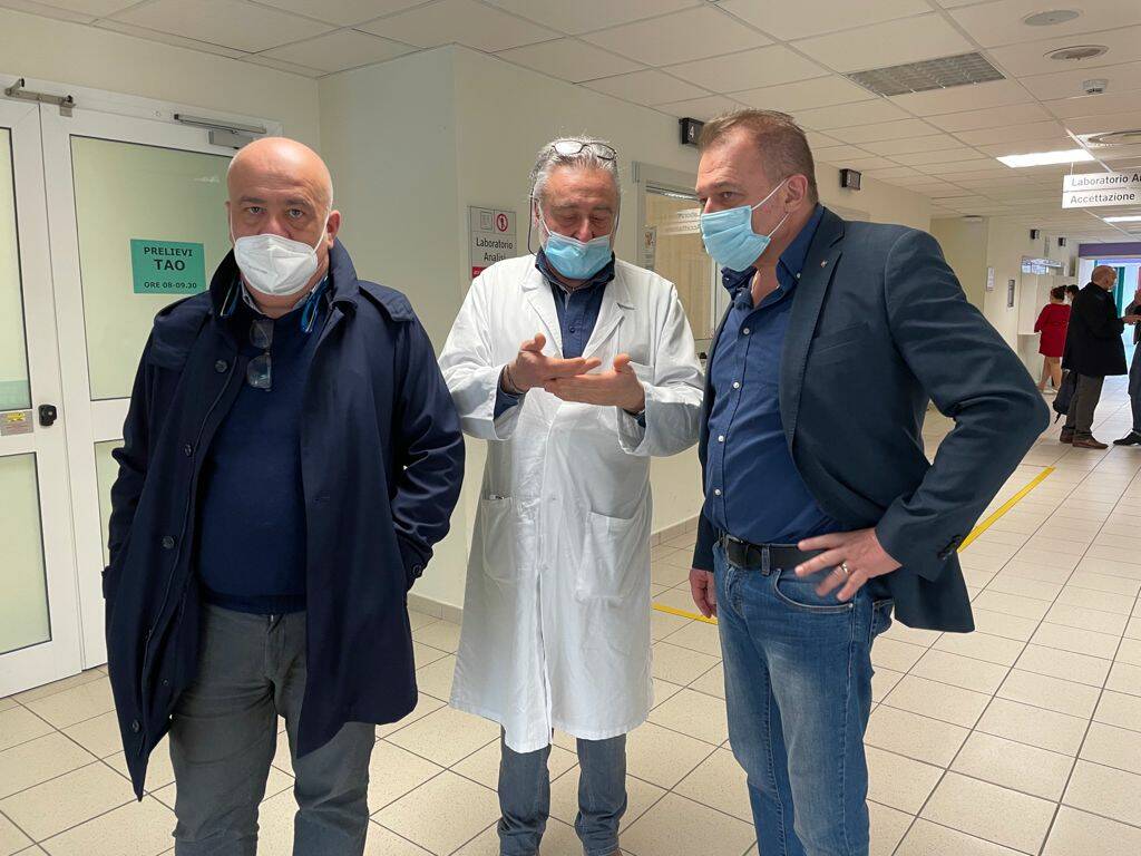 Paolo Bongioanni (FdI) in sopralluogo all’ospedale di Mondovì: “Diciamo sì al vaccino per ripagare medici e personale sanitario dei sacrifici fatti”