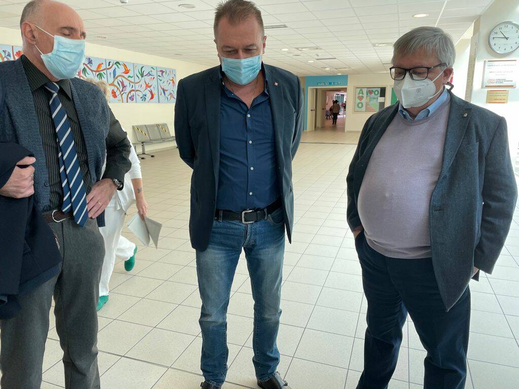 Paolo Bongioanni (FdI) in sopralluogo all’ospedale di Mondovì: “Diciamo sì al vaccino per ripagare medici e personale sanitario dei sacrifici fatti”