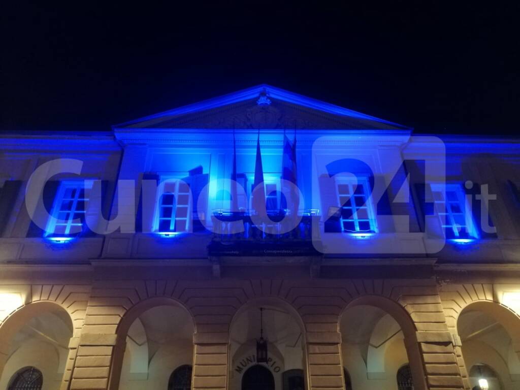 Consapevolezza sull’autismo, Peveragno illumina di blu il Palazzo Comunale