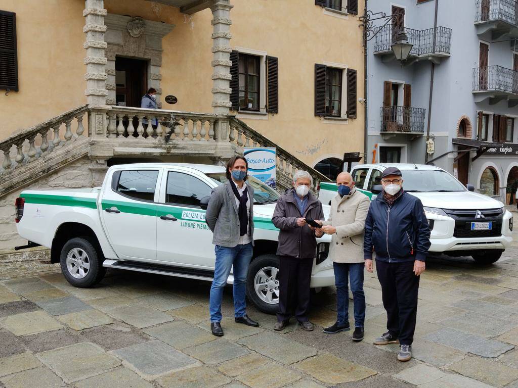 Due pick up Mitsubischi e un Piaggio Porter donati al Comune di Limone Piemonte