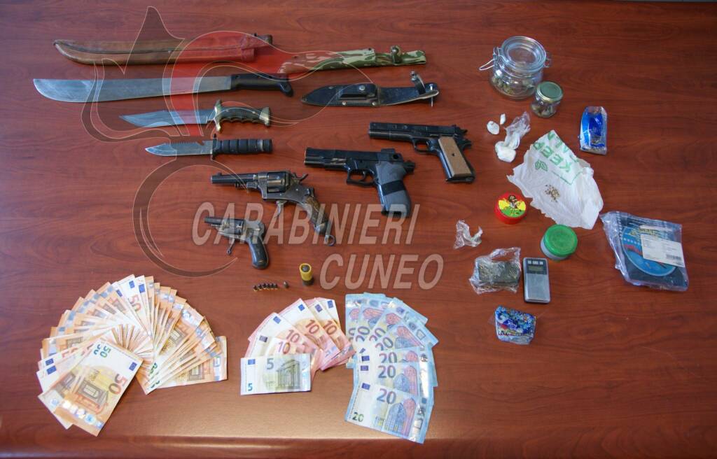 Spaccio a Ceva e Lesegno: sequestrati denaro, droga e armi. Arrestate 2 persone