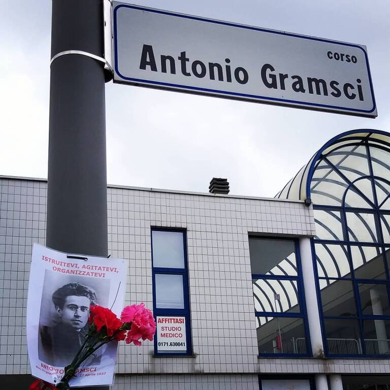 Nello Fierro e Alessio Giaccone rendono omaggio ad Antonio Gramsci nel giorno della sua scomparsa