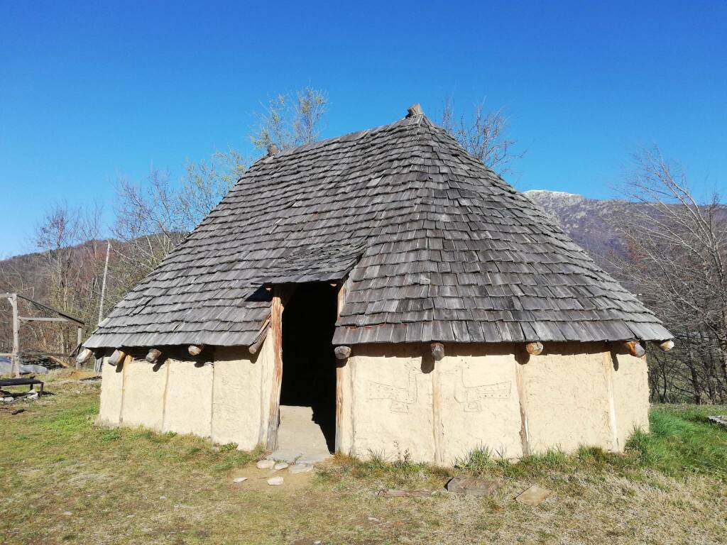Villar San Costanzo, un museo didattico e la capanna dell’età del ferro per Parco Cannetum