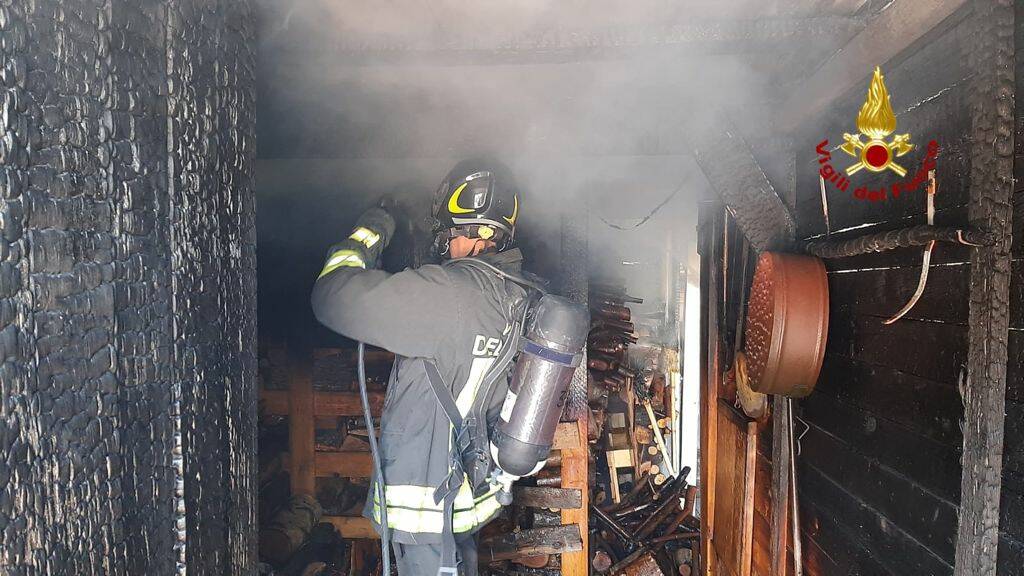 Monterosso Grana, Vigili del Fuoco impegnati nell’incendio di un garage