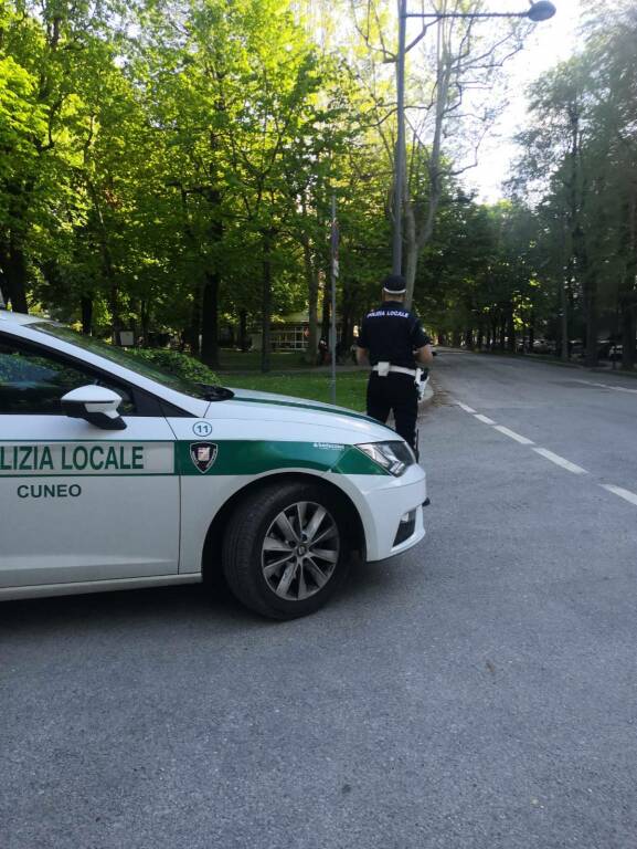 Cuneo, i controlli della Polizia Locale nel 1° week end di zona gialla