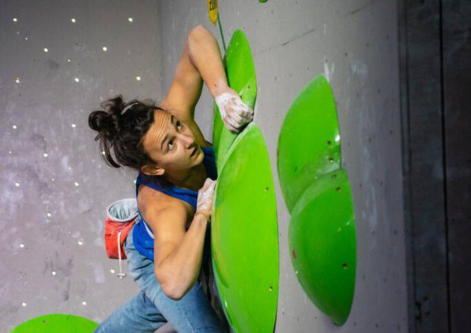 Tutta Chiusa Pesio fa il tifo per Irina Daziano agli europei U18 di arrampicata