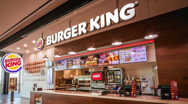 “Torniamo concorrenti”: Burger King pronta a vaccinare 400 ristoratori piemontesi
