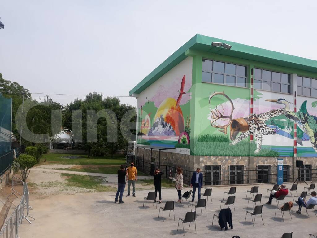 inaugurazione murales iena cruz scuola madonna dell'olmo