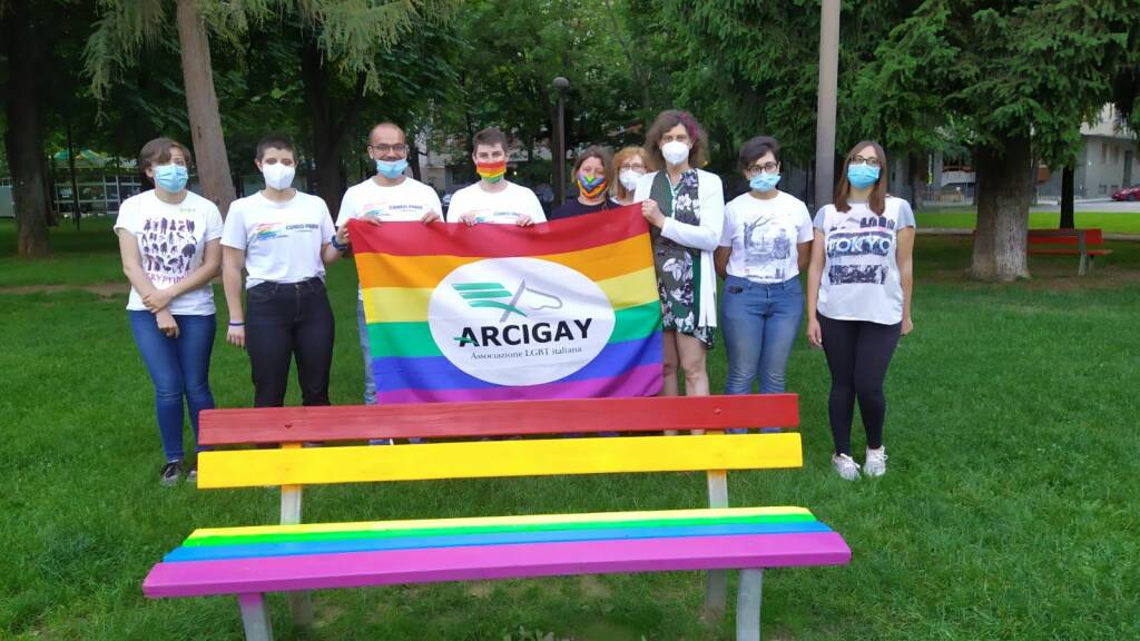 Al Parco della Resistenza una Panchina Arcobaleno contro ogni forma di omofobia