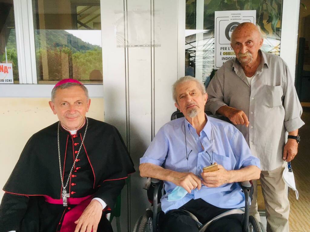 Chiusa Pesio, il vescovo Miragoli fa visita a Monsignor Silvano Restagno