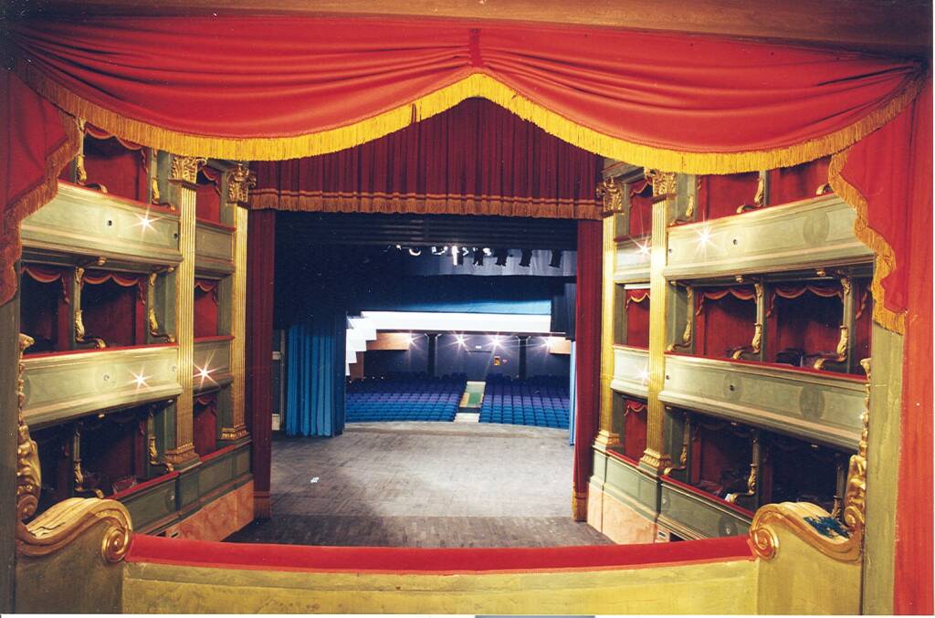 Estate ad Alba, visite guidate e letture al Teatro “G. Busca”