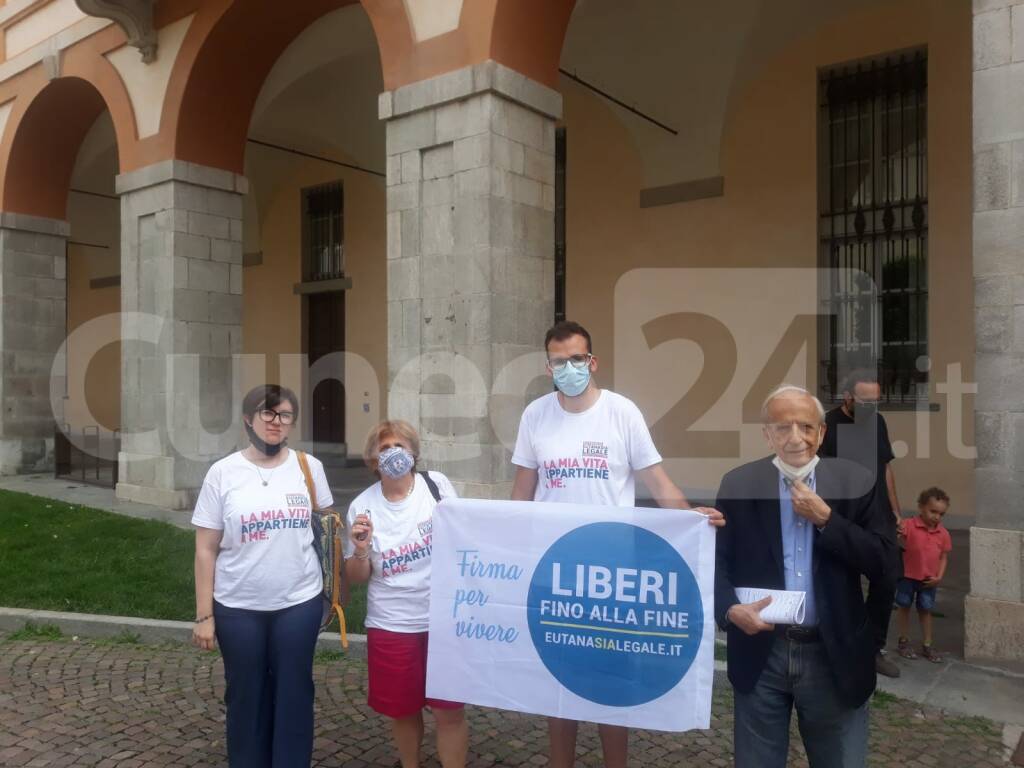 Cuneo, presentata raccolta firme per referendum su eutanasia legale a cura dei Radicali