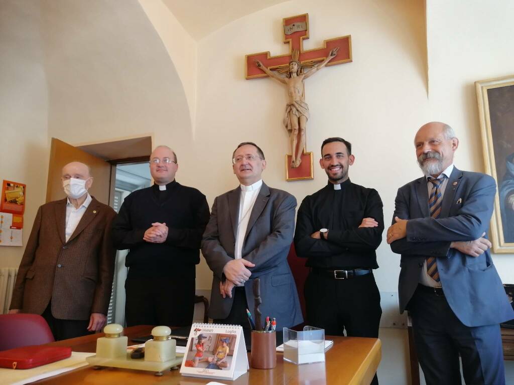 Il Vescovo di Saluzzo consegna onoreficenze ponteficie a tre Saluzzesi