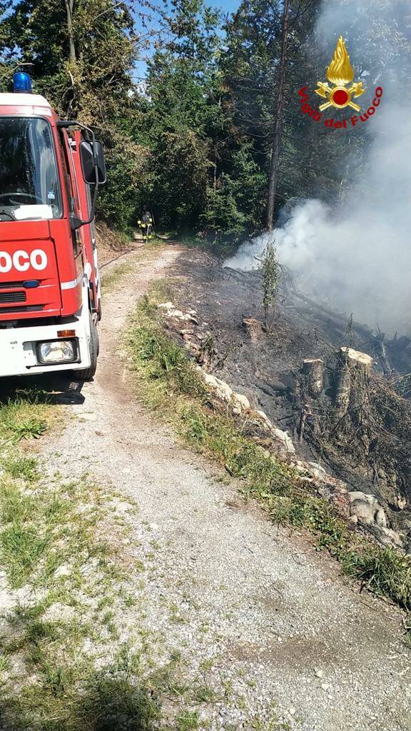 Chiusa Pesio, incendio in regione Piancampo