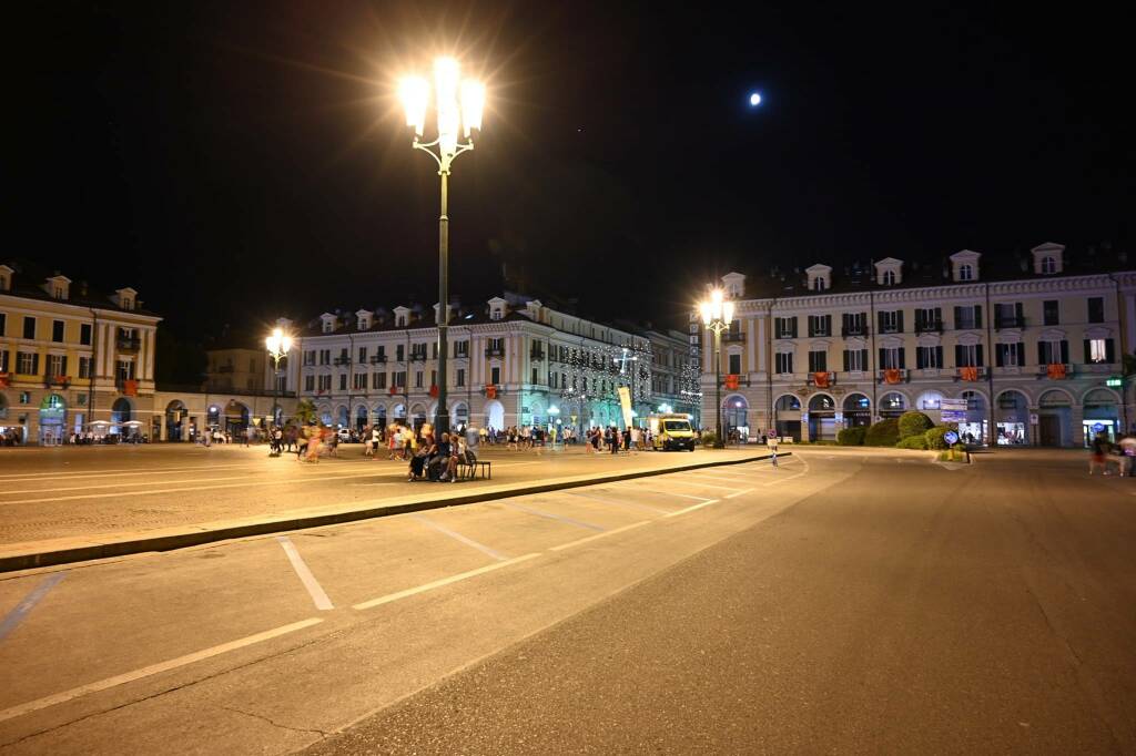 piazza Galimberti in notturna - scatto Bruno Rinaudo