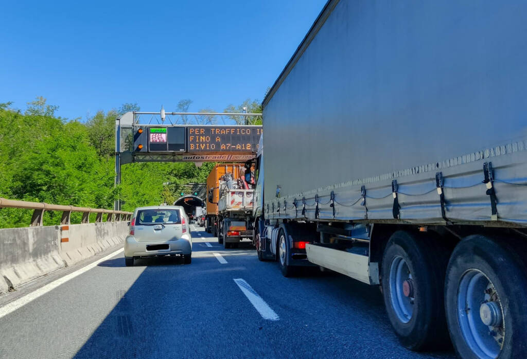 Caos autostrade liguri, camionisti cuneesi esasperati chiedono più rispetto