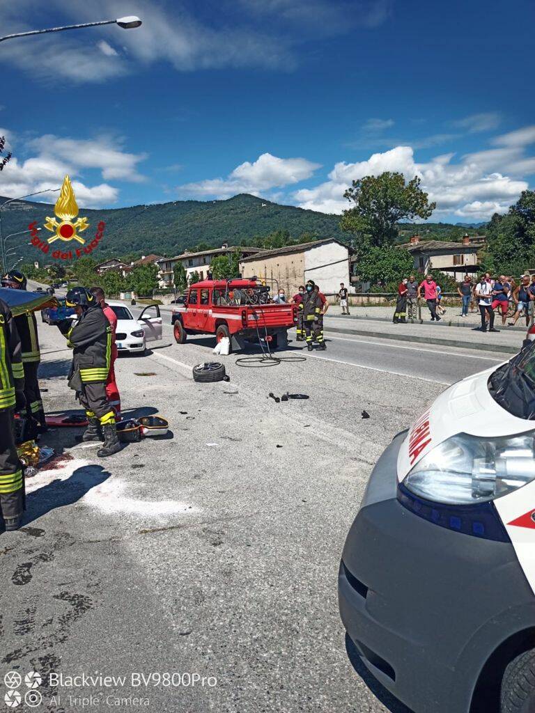 Bagnolo Piemonte, frontale tra due auto, due feriti gravi