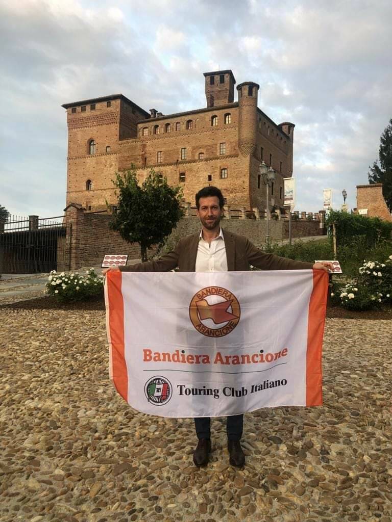 Grinzane Cavour é bandiera arancione del Touring Club Italiano