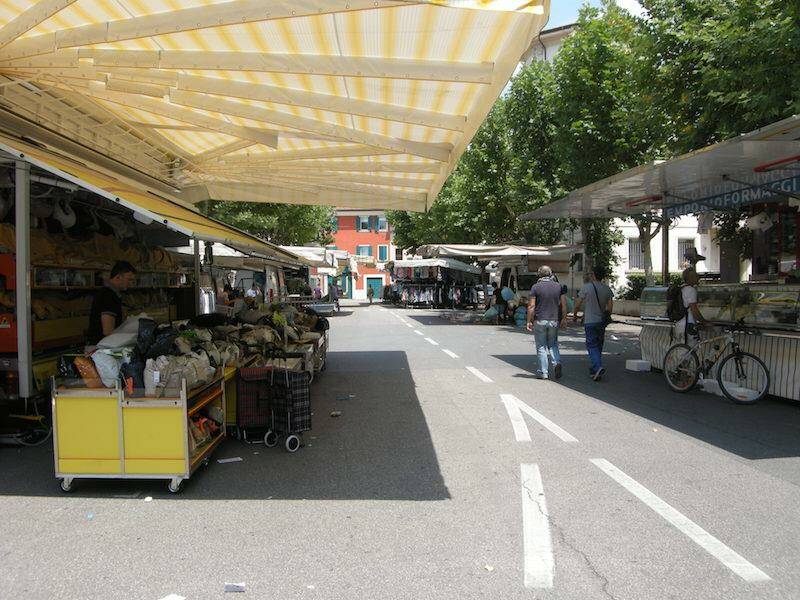 Borgo San Dalmazzo, oggi il mercato è tornato nel centro storico
