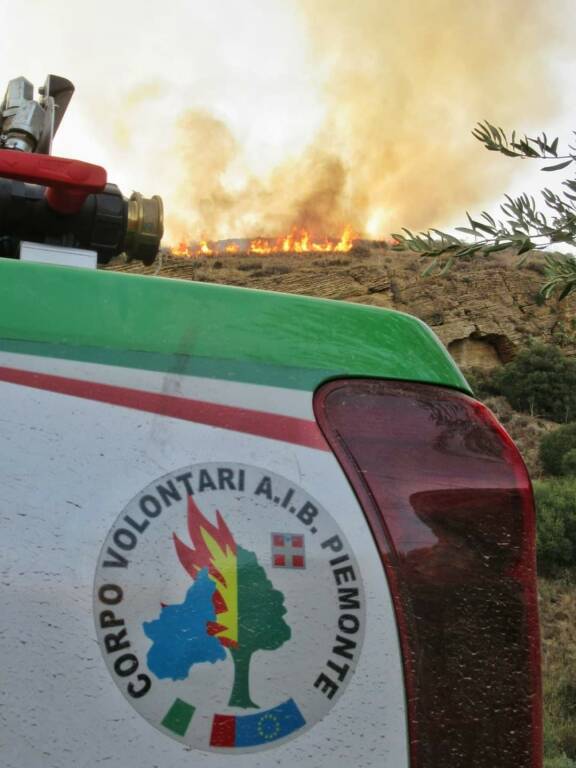 Incendi boschivi, il Piemonte in prima linea in Sicilia, Sardegna e Calabria