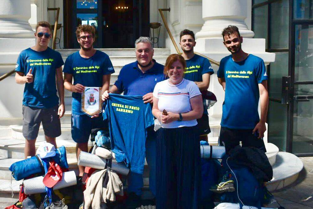 Compiuto il cammino delle Alpi del Mediterraneo: i 4 giovani chiusani sono a Sanremo