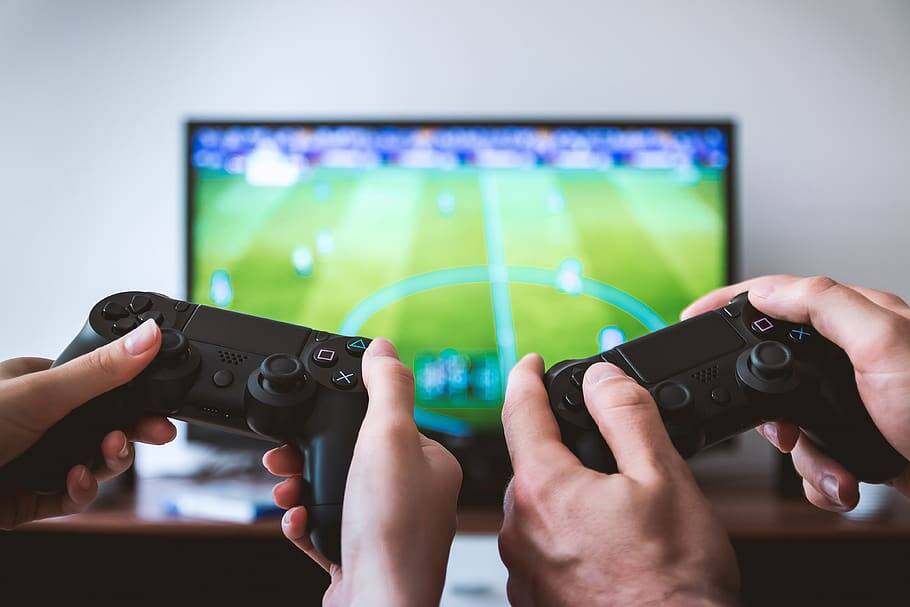 Il gaming su monitor o su TV: vantaggi e svantaggi
