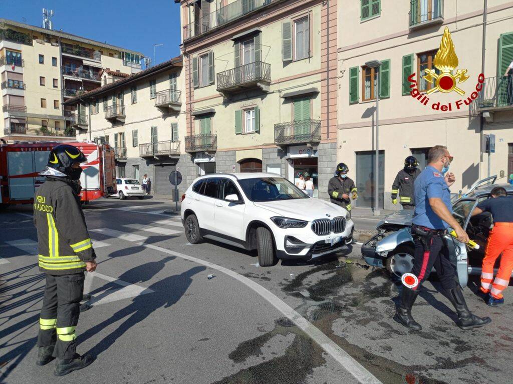Incidente in centro a Saluzzo con tre vetture coinvolte