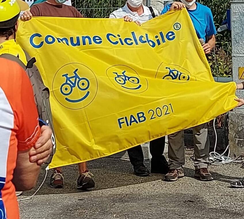 Alba, consegna della bandiera “Comune Ciclabile” in occasione della Settimana Europea della Mobilità Sostenibile