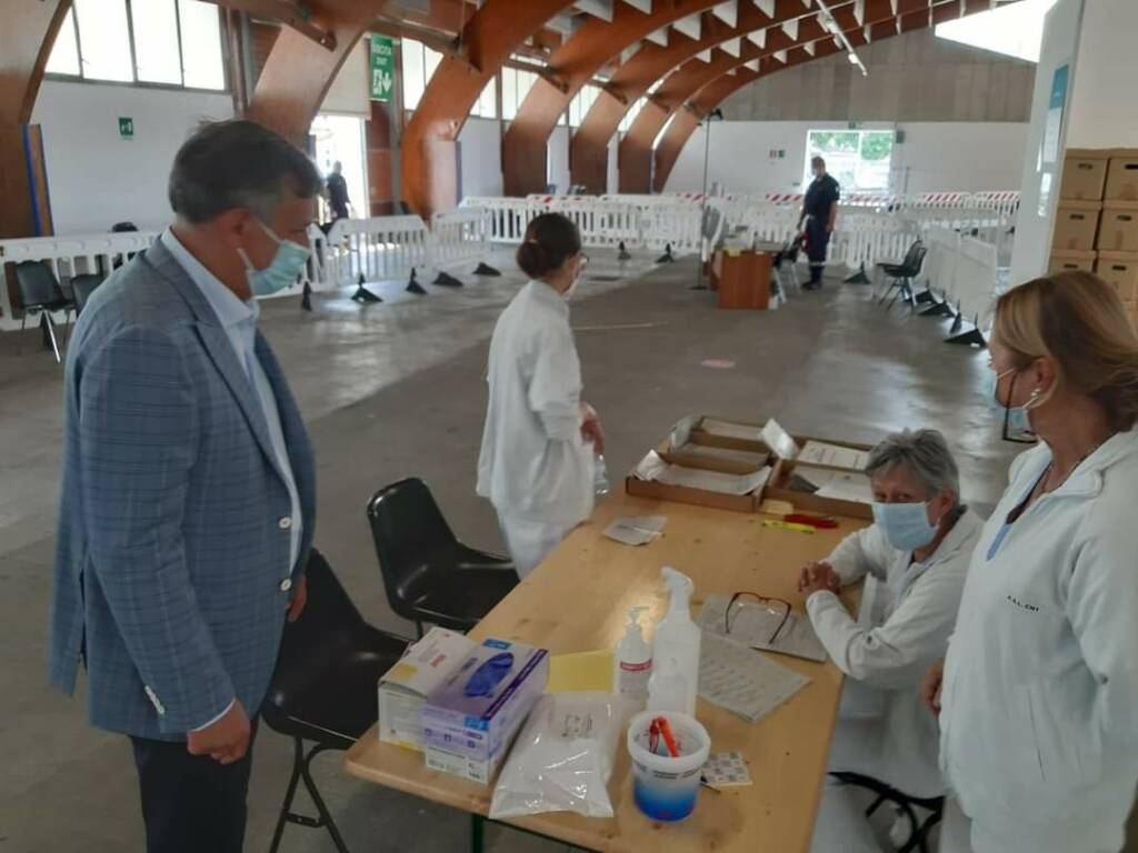 Icardi in visita al centro vaccinale di Saluzzo
