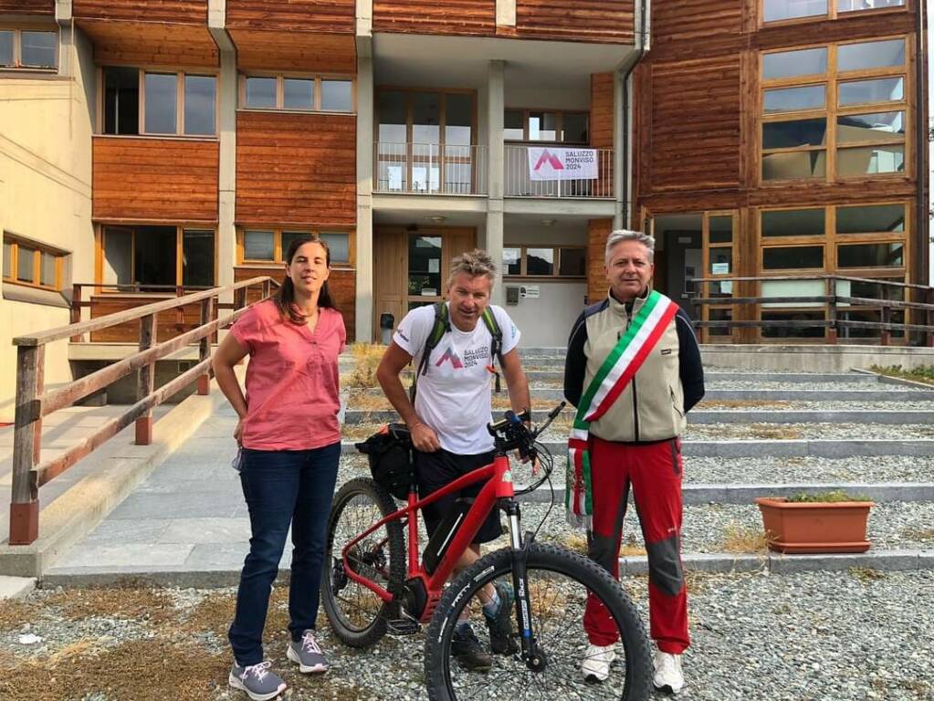 Nanni Perassi ha portato la bandiera di Saluzzo Monviso 2024 per tutta la Pianura Padana