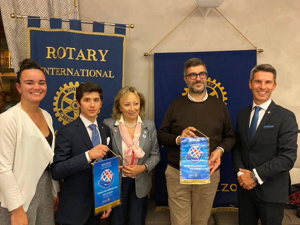 Il Rotary Club dona quaderni di educazione civica alle Medie delle Terre del Monviso